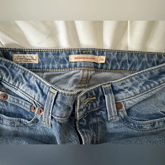 Levi’s Premium Denim Low Rise Bootcut - Picture 2 of 4